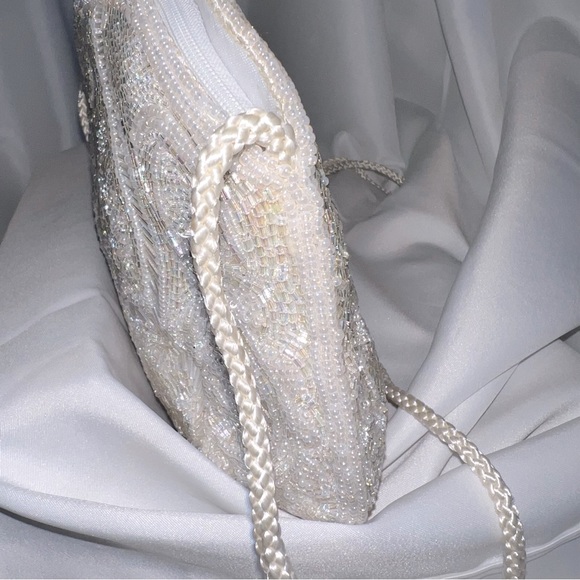 LA REGALE BAG MINI BRIDAL CLUTCH BRIDAL HANDMADE BEADED IRIDESCENT IVORY WHITE - Picture 3 of 9
